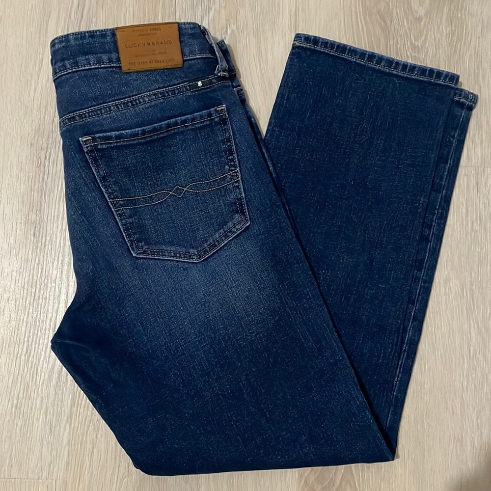 Lucky brand Womens jeans in a medium wash sweet crop cut